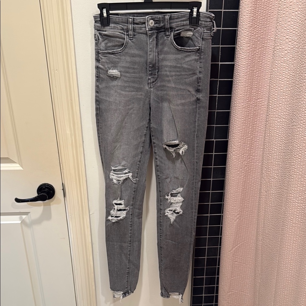 American Eagle Women's Gray Distressed Jeans